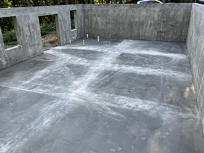 pic 4 concrete basement with safe room